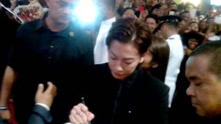 Rurouni Kenshin in Manila  Takeru Sato with fans [upl. by Einaeg]