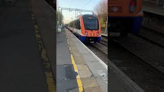 London overground train  17042023 [upl. by Aital339]