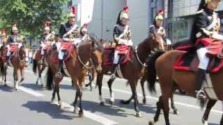 14 juillet 2013 Paris Garde républicaine à cheval Bastille retour du défilé [upl. by Idnarb]