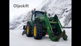 Oljeskift på John Deere 6420s [upl. by Sitsuj]