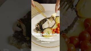 Rodaballo asado con guarnición de verduras [upl. by Senoj710]