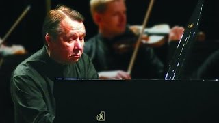 Mikhail Pletnev plays Schumann  Piano Concerto Budapest 2016 [upl. by Arbmahs72]