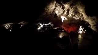 Lichtschau im Waffensaal der Grotte du Han sur Lesse  Belgien [upl. by Audrye105]