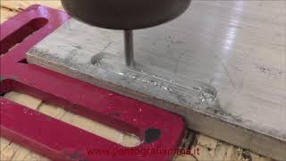 Fresare lalluminio con Pantografo cnc Q10 AMMA [upl. by Sueddaht]