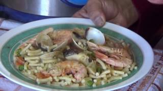 FIDEUÁ DE MARISCO TÍPICOS FIDEOS ESPAÑOLES PREPARADOS A MODO DE PAELLA [upl. by Coussoule932]