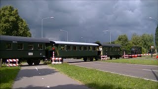 Spoorwegovergang Hoorn  Dutch railroad crossing [upl. by Aleb475]