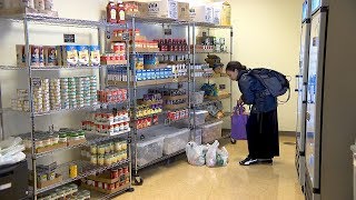 Popup pantries aim to reduce food insecurity for college students [upl. by Volnay783]