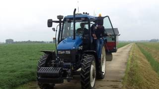 WillemAlexander stuurt tractor over Brabantse akker [upl. by Aneger]