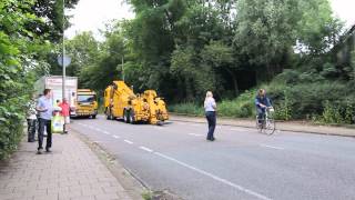 Vrachtwagen klemgereden onder viaduct in Heerlen [upl. by Neau]