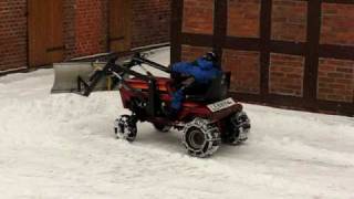 Rasentraktor im Winterdienst Lawn mower with Snowplow [upl. by Wilburn]