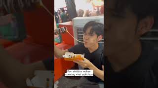 Akidos makan corndog main² tarik² pulak akidos ini sedapnyerr boleh lah korang beli cepat greep [upl. by Akehsay119]