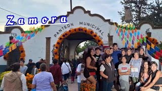 En el Panteón municipal de Zamora un recorrido y de la gente que andaba visitando sus tumbas [upl. by Brice286]