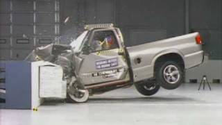 1998 Chevrolet S10 moderate overlap IIHS crash test [upl. by Wurtz813]