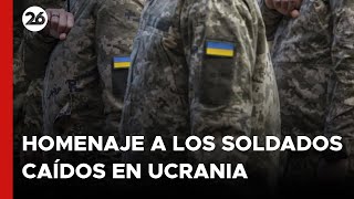 Ucrania homenajea a los soldados caídos en la batalla [upl. by Garaway]