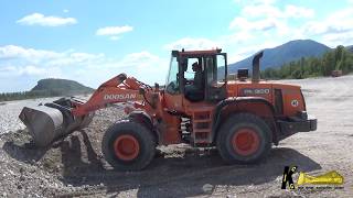 Doosan DL300 Radlader Loading Iveco Eurotrakker [upl. by Berman]