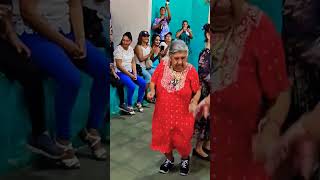 wow mamá coco bailando este cumbion pegajoso véanla 💃🎼🎵🎶👏 music dance baile shorts short show [upl. by Brandt117]