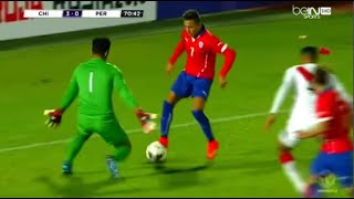 Alexis Sánchez Humillo ha la defensa peruana chile vs peru 30 [upl. by Otaner83]