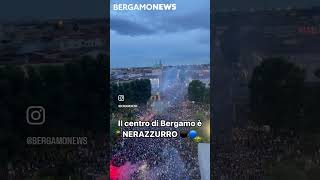 Un fiume nerazzurro colora il centro di Bergamo atalanta bergamo bg [upl. by Winthrop]