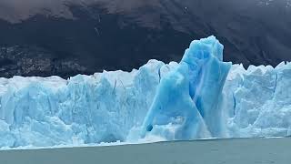 Desprendimiento de glaciar perito moreno Tremenda experiencia [upl. by Kunkle980]