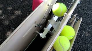 Hand made toss machine for tennis5手作りテニスボールトスマシーン（動き） [upl. by Hendel]