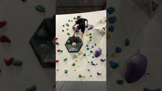 Kneebar Finish bouldering climbing climbinggym rockclimbing climber climb pullups strong [upl. by Vickie]