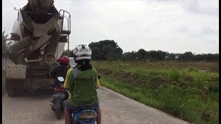 Saat Mobil Molen Melintas Sesuka Hati Ini yang Dirasakan Pengendara Lainnya [upl. by Aicyla]