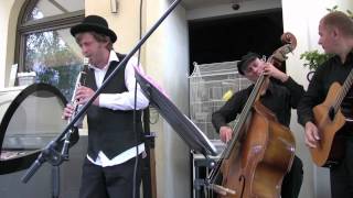 Papirosn  yiddish song  klezmer band quotInejnemquot [upl. by Zakaria399]