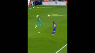 Messi cant score a header 😈 [upl. by Alikahs]