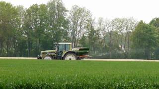 Epandage dengrais sur blé spreading manure [upl. by Carothers62]