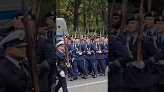 Einmarsch der Ehrengarde der Bundeswehr 🦅🇩🇪wachbataillon militär soldaten marschmusik garde [upl. by Aslehc257]