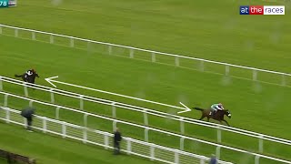 EYECATCHER Clove Hitch BOLTS UP at Newbury [upl. by Yedok385]