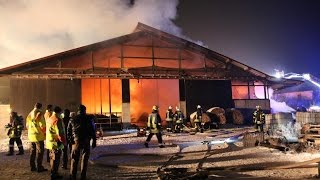 Kreis Dillingen Vollbrand einer landwirtschaftlichen Halle bei Bächingen [upl. by Nujra680]