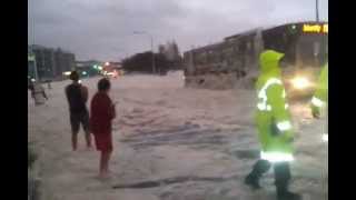 Politiet får overraskelse  Police get the surprise of a lifetime  LOLCoast Floods 2712013 [upl. by Lanti731]