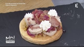 Recette  Tarte fine au boudin blanc et endives caramélisées [upl. by Nnayelsel560]