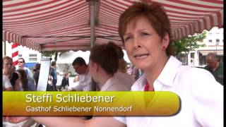 Mahlzeit  Lange kulinarische Tafel auf dem Jüterboger Marktplatz [upl. by Klemens679]