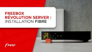 Freebox Revolution  installation du boîtier Server en FIBRE [upl. by Nnaycnan700]