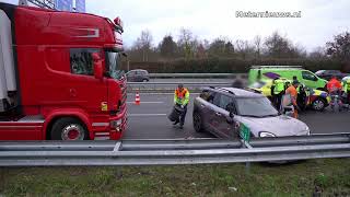 Vrachtwagen en personenauto botsen op A7 Groningen [upl. by Sophy166]