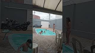 As gêmeas Nicole e Yasmin pulando na piscina [upl. by Nithsa217]