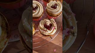 ValentinstagsCupcakes  Mit Himbeeren und VanilleFrosting [upl. by Elliott]