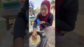 Martabak 2000an  Sehari ludes 50 kulit lumpiashorts [upl. by Amme]