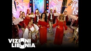 Motrat Mustafa  Kqyrni shoqe qka ka rritur nana Official Video [upl. by Denna]