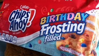 Chewy CHIPS AHOY  Birthday Frosting Filled  Produit Américain [upl. by Aden]