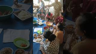 Nikmat nya makan ramerame bareng keluarga dan tetangga di kampung villagelife villagevlog shorts [upl. by Emirej]