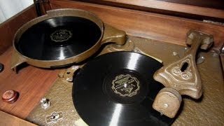 RCA Victor Record Changer 1931 Radiola Automatic Electrola RAE26 Demonstration [upl. by Ash377]