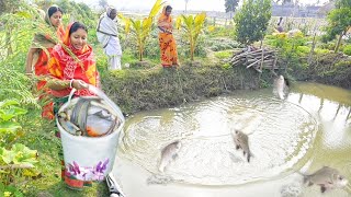 অনেকদিন পর বাড়ির পুকুরে মাছ ধরে মায়ের হাতে মাছের ঝোল রান্না  popi kitchen fishing [upl. by Reuben]