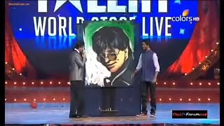 Vilas Nayak Painting live on stage  Shahrukh Khan painting  Mr Jharkhandi [upl. by Navek]