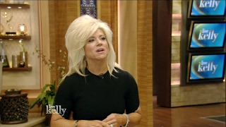 The Long Island Medium Performs a Reading for the LIVE Audience [upl. by Argyle]