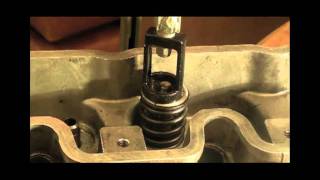 Valve Spring Compressor 200tdi and 300tdi Land Rover Diesel Engine [upl. by Nerra166]