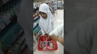 Belanja serutan pensil bagus2 jalanjalan trendingshorts shortvideo shorts feedshorts [upl. by Osmen153]