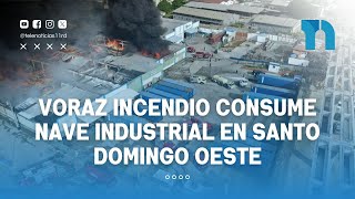 Voraz incendio consume nave industrial en Santo Domingo Oeste [upl. by Hoenack]